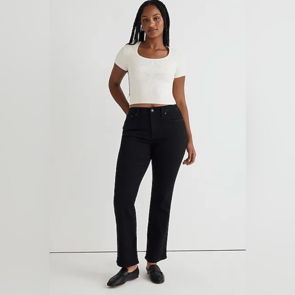 Madewell Denim - Madewell|Mid rise kick out jeans in solid black,size 31 tall•••Classic staple